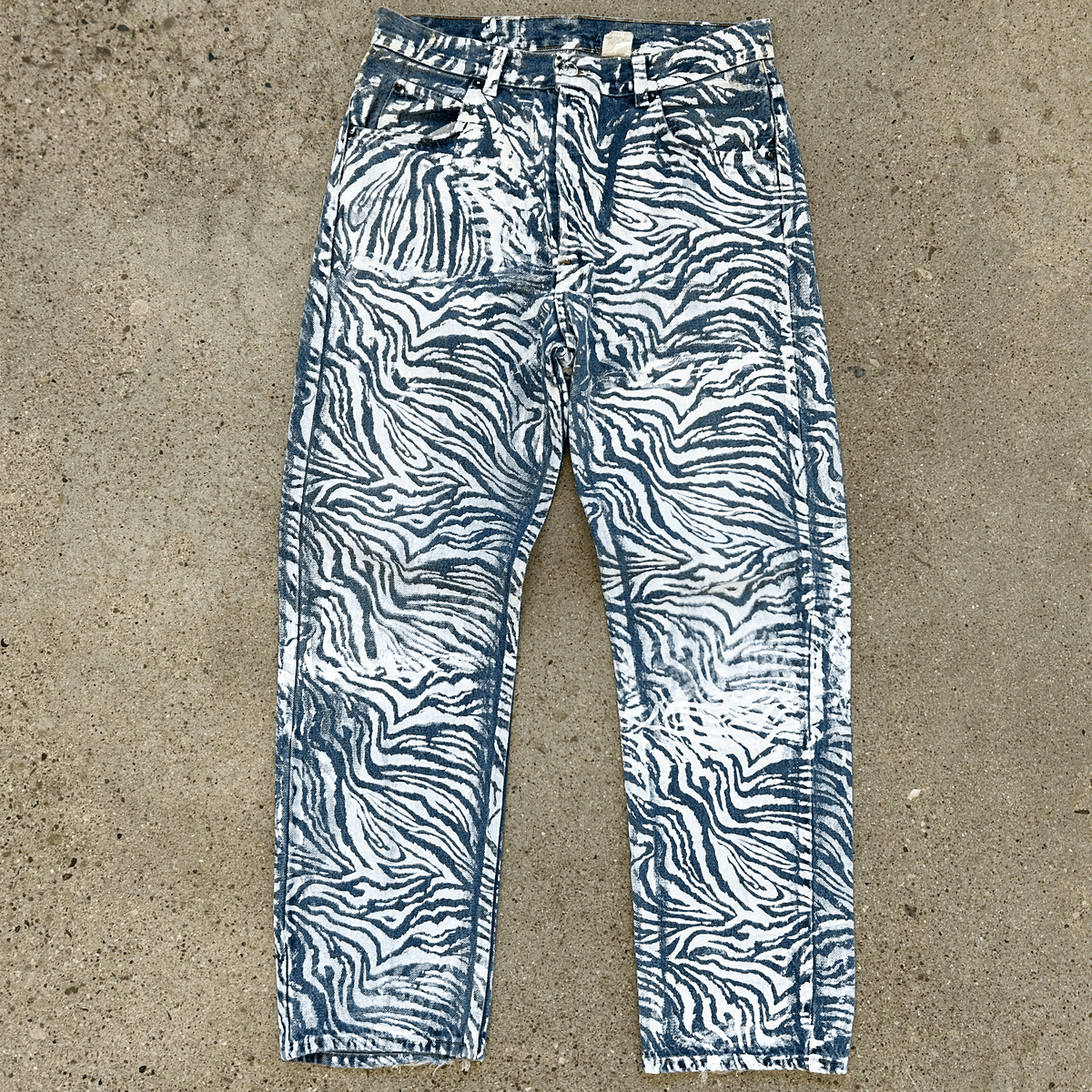 AOP ZEBRA PRINT DENIM WHITE