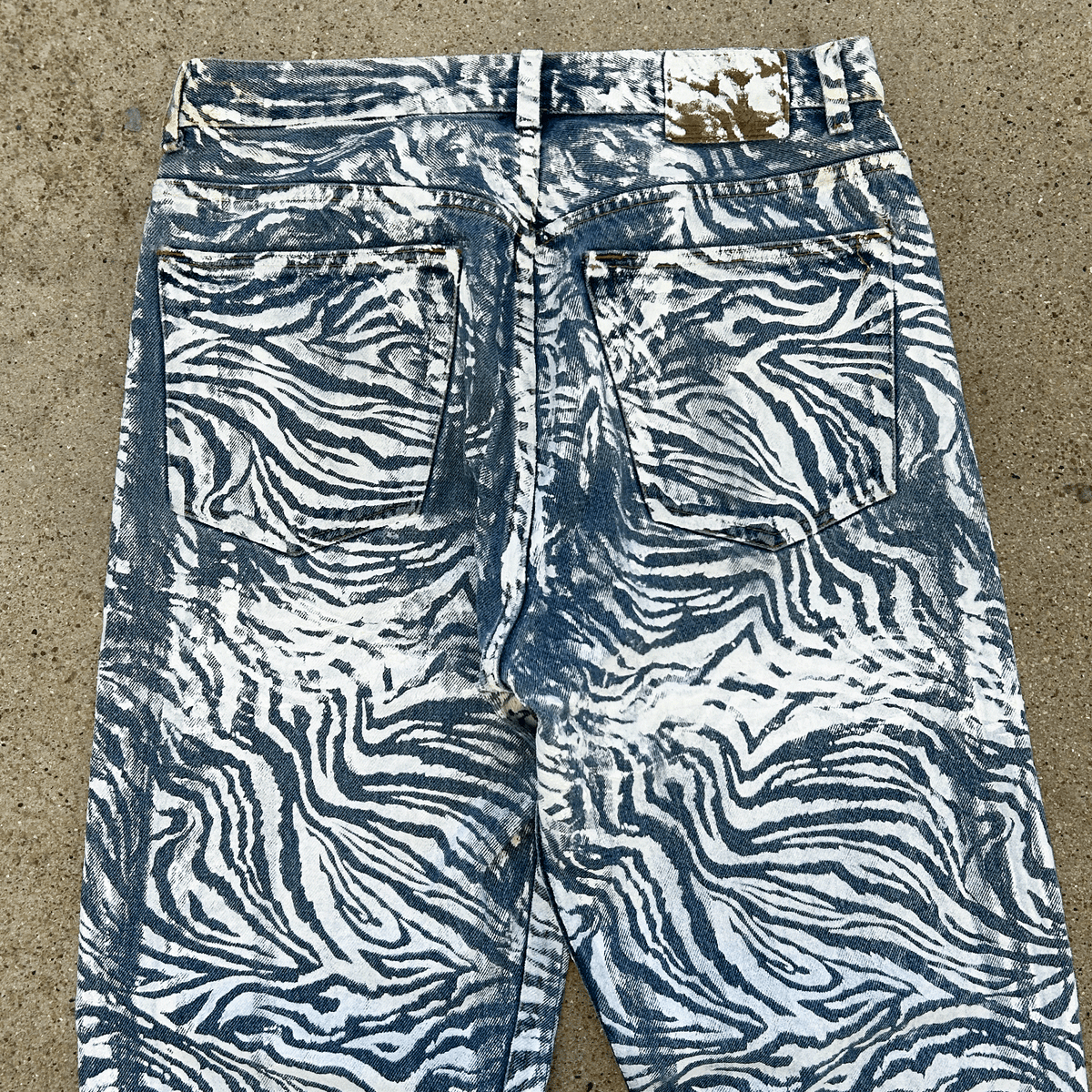 AOP ZEBRA PRINT DENIM WHITE