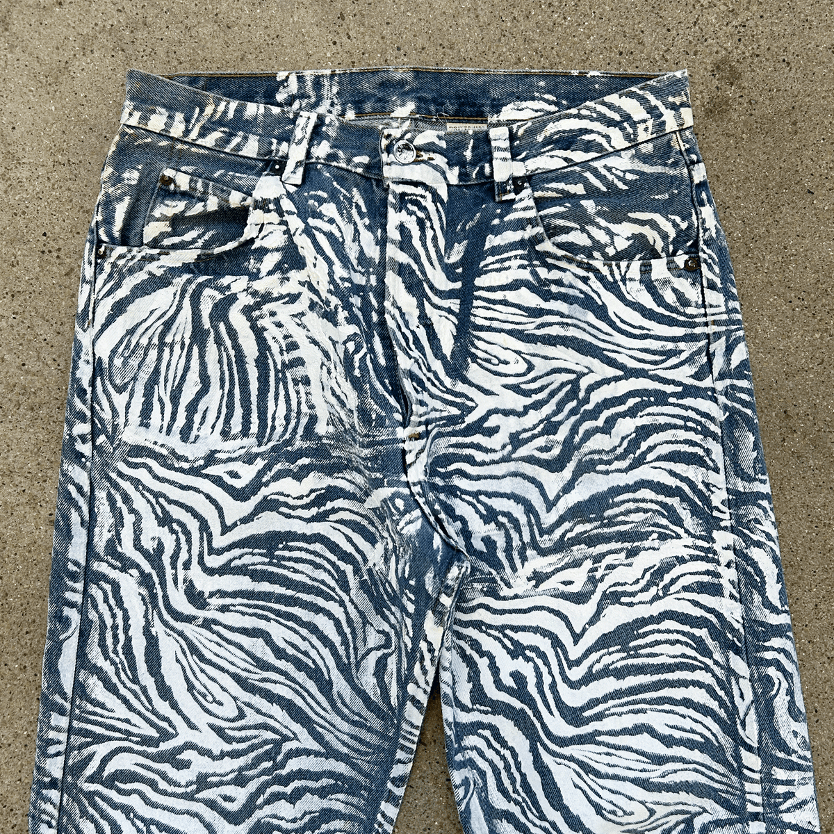 AOP ZEBRA PRINT DENIM WHITE