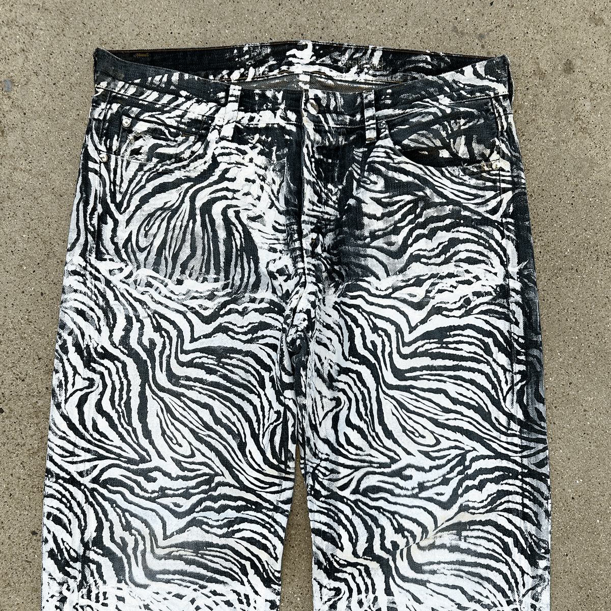 AOP ZEBRA PRINT DENIM WHITE