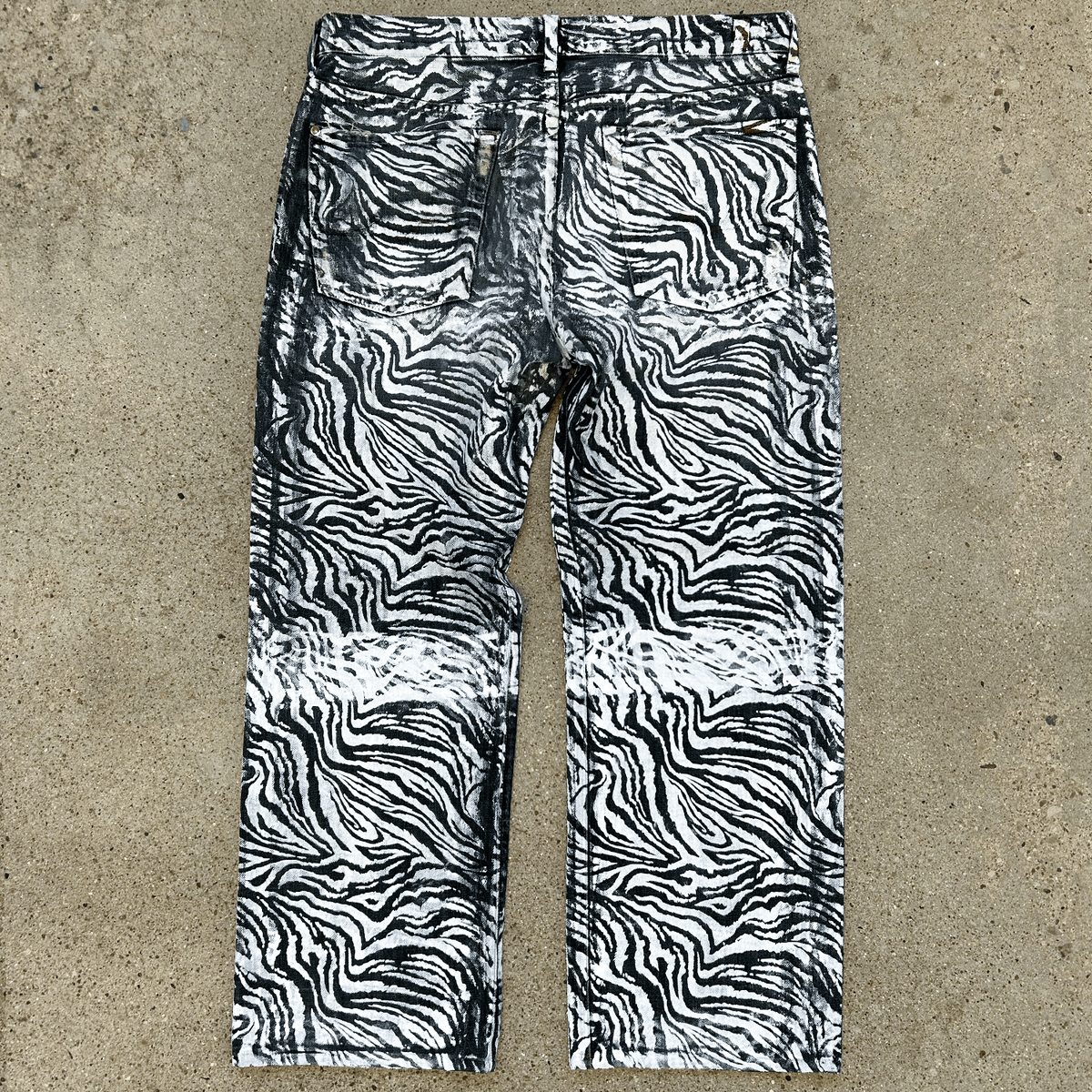 AOP ZEBRA PRINT DENIM WHITE
